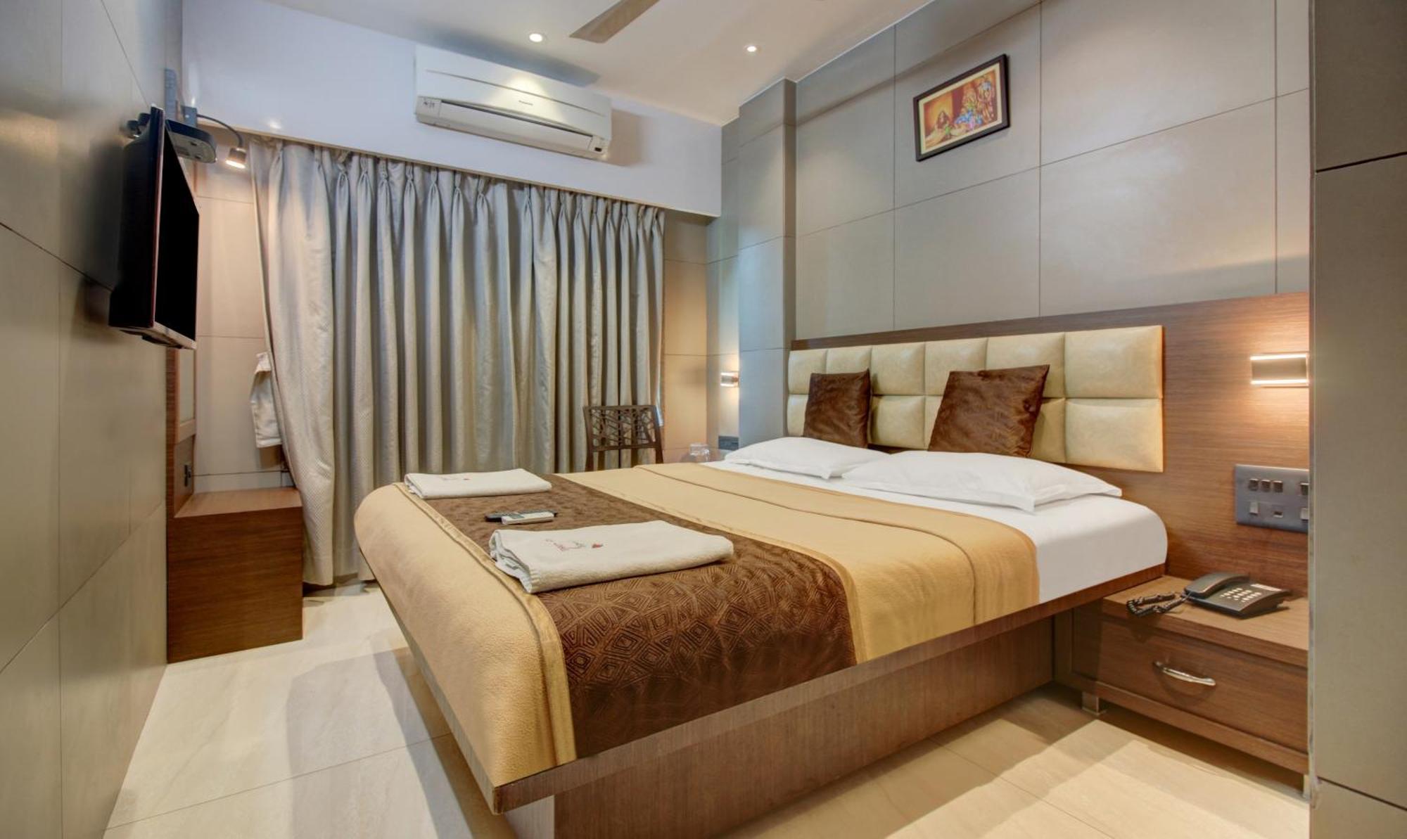 Hotel Leela Kalyan Ngoại thất bức ảnh