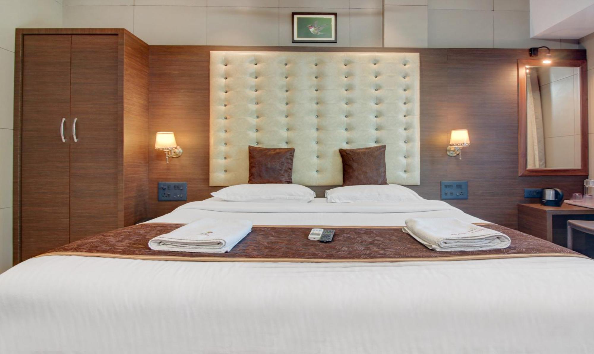 Hotel Leela Kalyan Ngoại thất bức ảnh