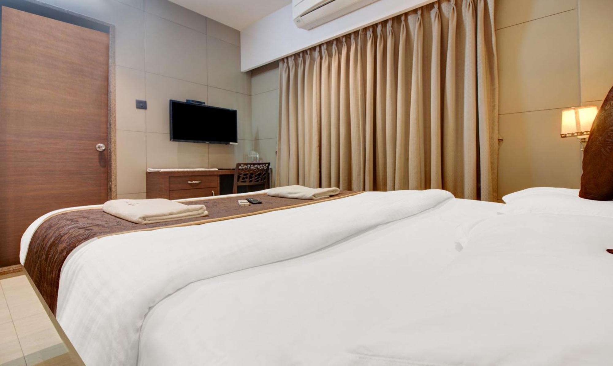 Hotel Leela Kalyan Ngoại thất bức ảnh