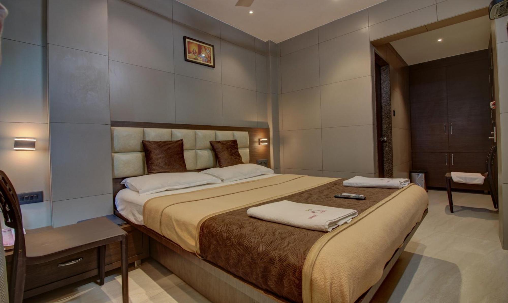 Hotel Leela Kalyan Ngoại thất bức ảnh