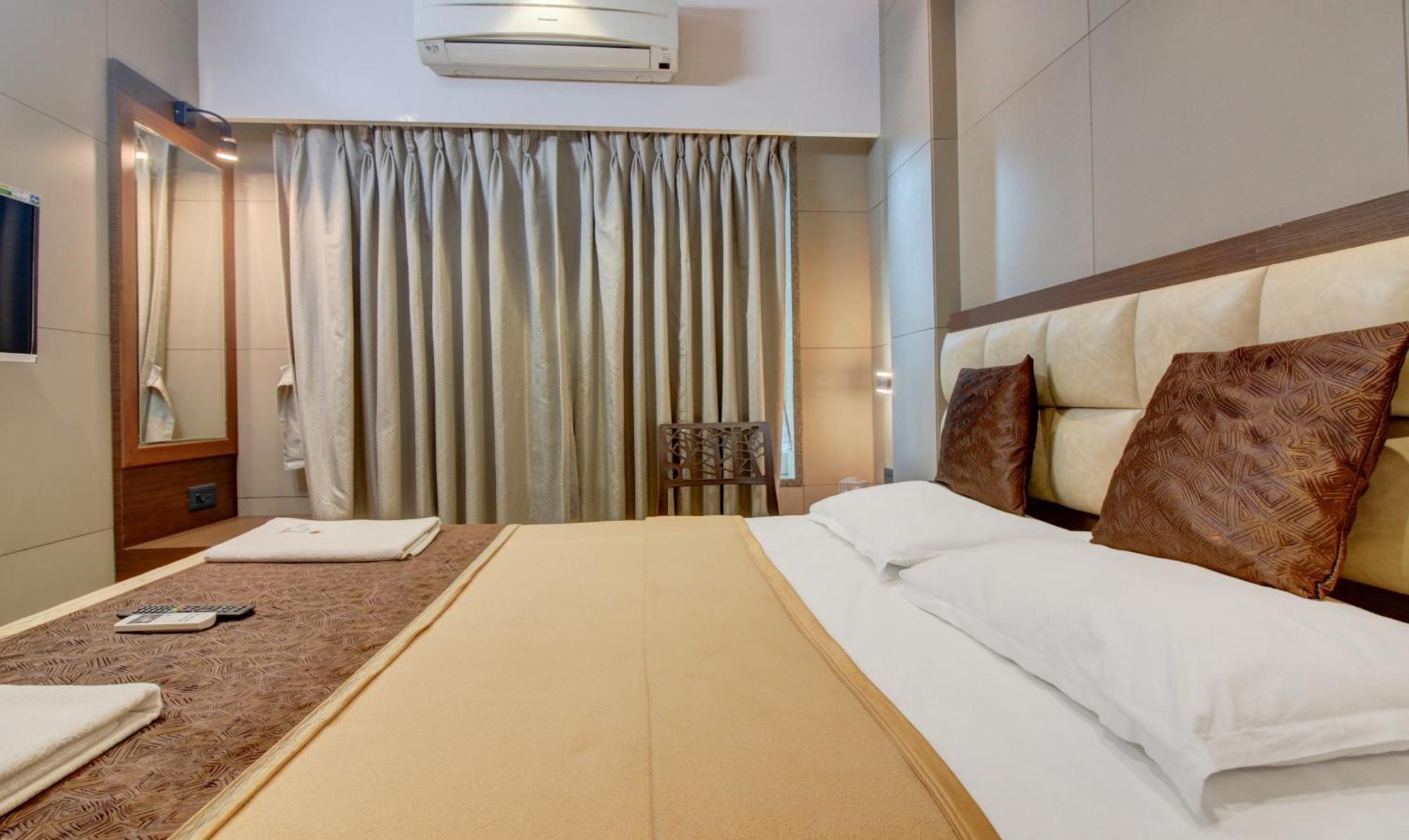 Hotel Leela Kalyan Ngoại thất bức ảnh